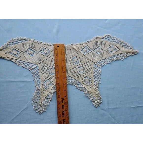 Vintage Doilies Set of 4 Embroidered Embroidery Tatted Crochet - Picture 4 of 4